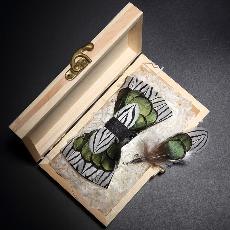 Papillon con piume di foresta verde e bianco per bambini con spilla da bavero - Adulto - image 1