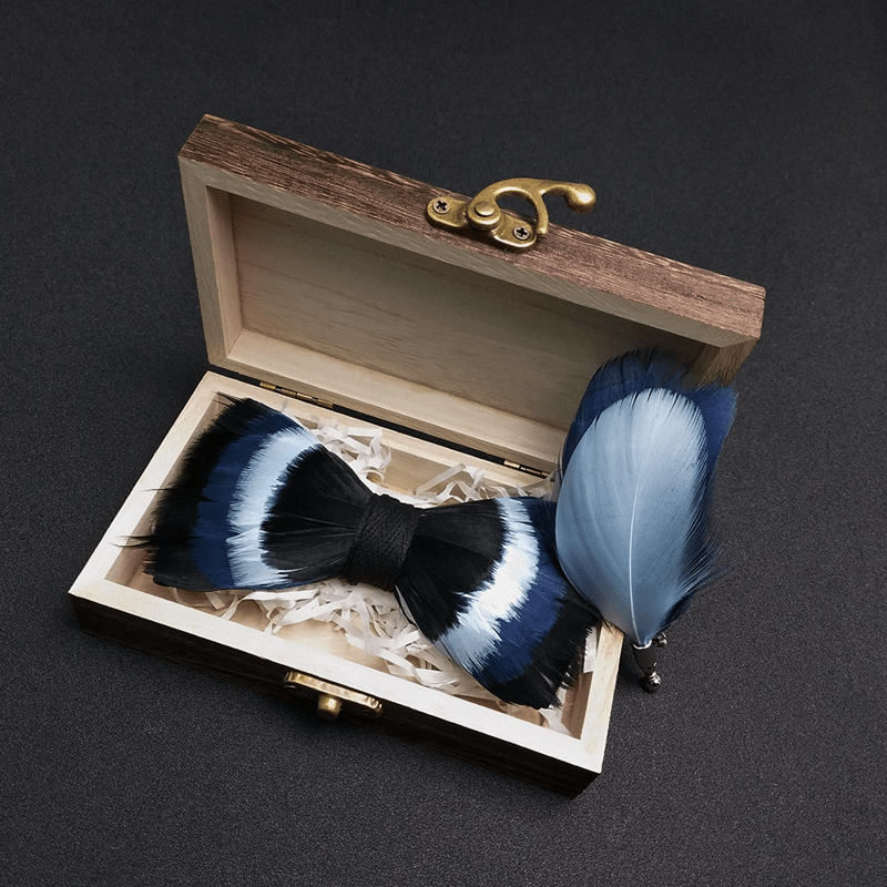 Papillon con piume nere e blu per bambini con spilla da bavero - Adulto - image 1
