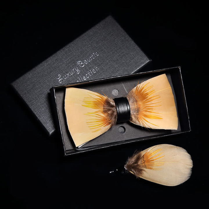 Papillon con piume tranquille giallo chiaro con spilla da bavero - Adulto - image 0