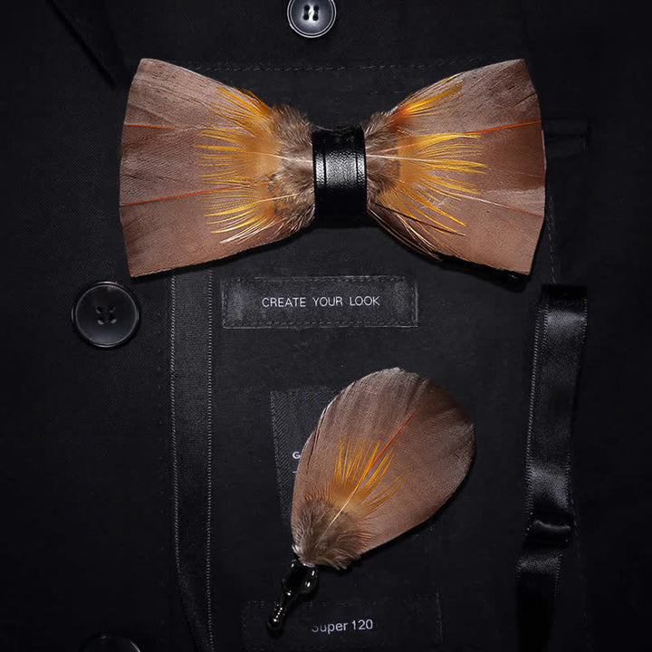 Papillon con piume naturali color terra di Siena e giallo con spilla - Siena e Giallo - image 0