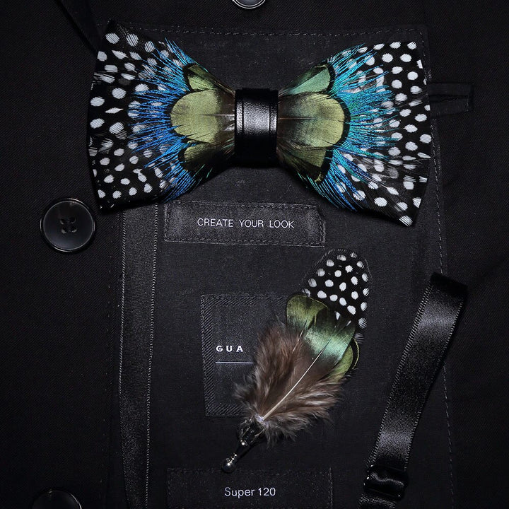 Papillon con piume a pois verdi e blu con spilla da bavero - Adulto - image 0
