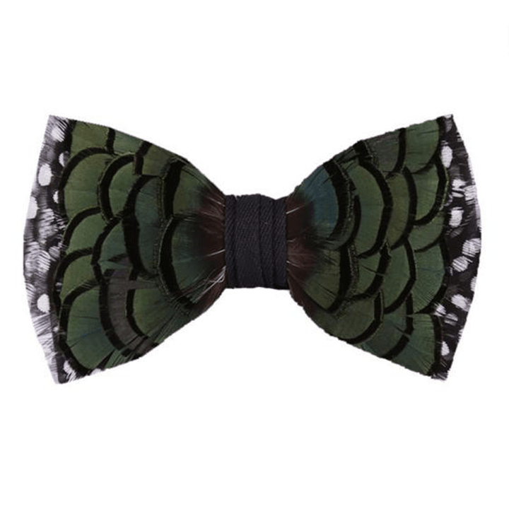 Cravatta a farfalla con piume di Guinea Forest Olive Green - Verde Oliva Scuro - image 0
