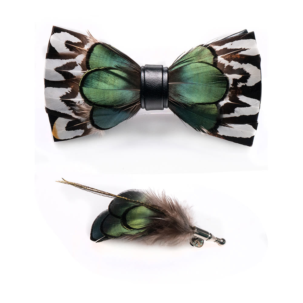 Papillon con piume verde foresta e bianco con spilla da bavero - image 2