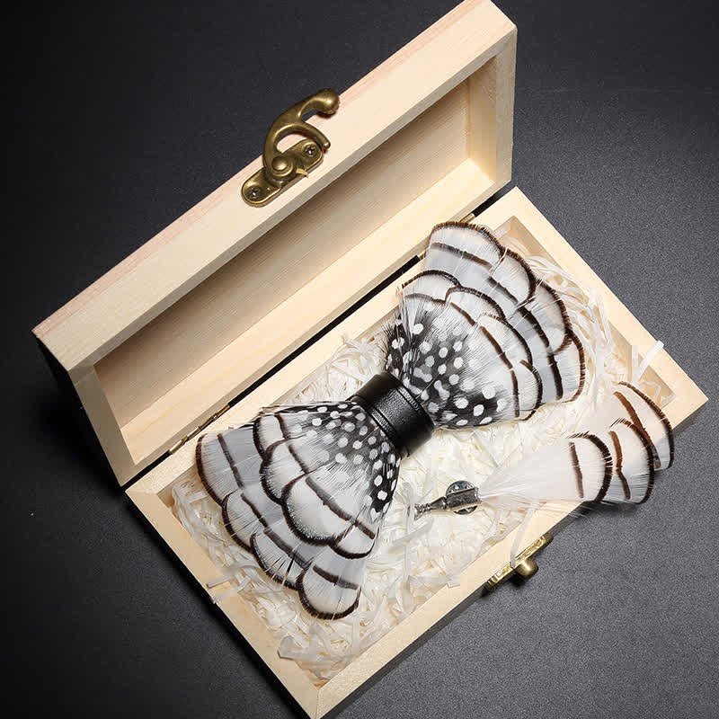 Papillon con piume a pois bianchi e neri con spilla da bavero - Adulto - image 0