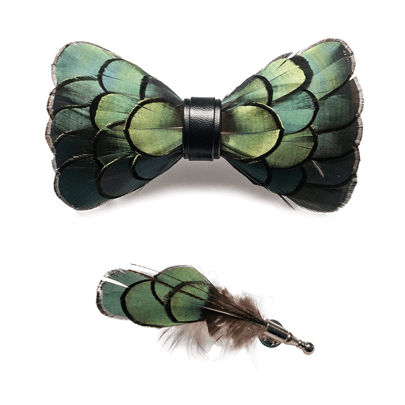 Cravatta a farfalla classica con piume DarkOliveGreen e spilla da bavero - image 3