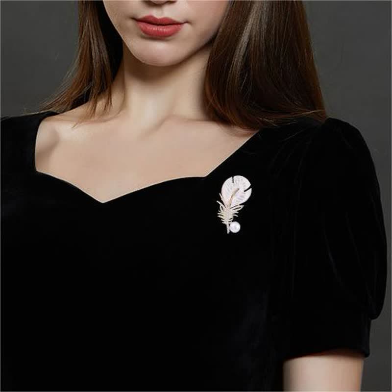 Spilla con piuma e conchiglia di perle da donna - image 2