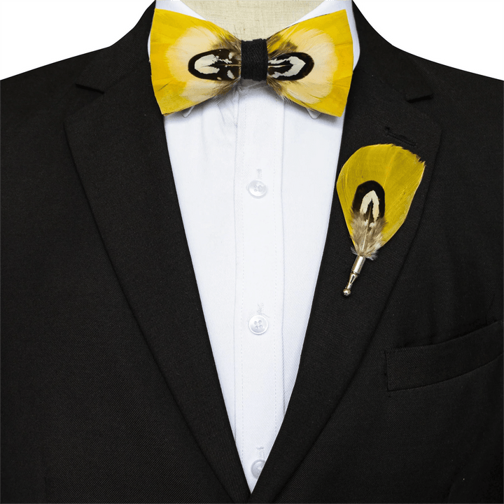 Papillon con piume di pappagallo giallo per bambini con spilla da bavero - image 2