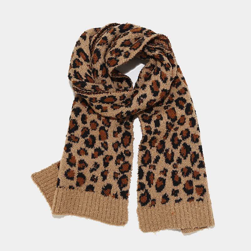 Set di 3 cappelli, sciarpe e guanti con stampa leopardata da donna - image 3