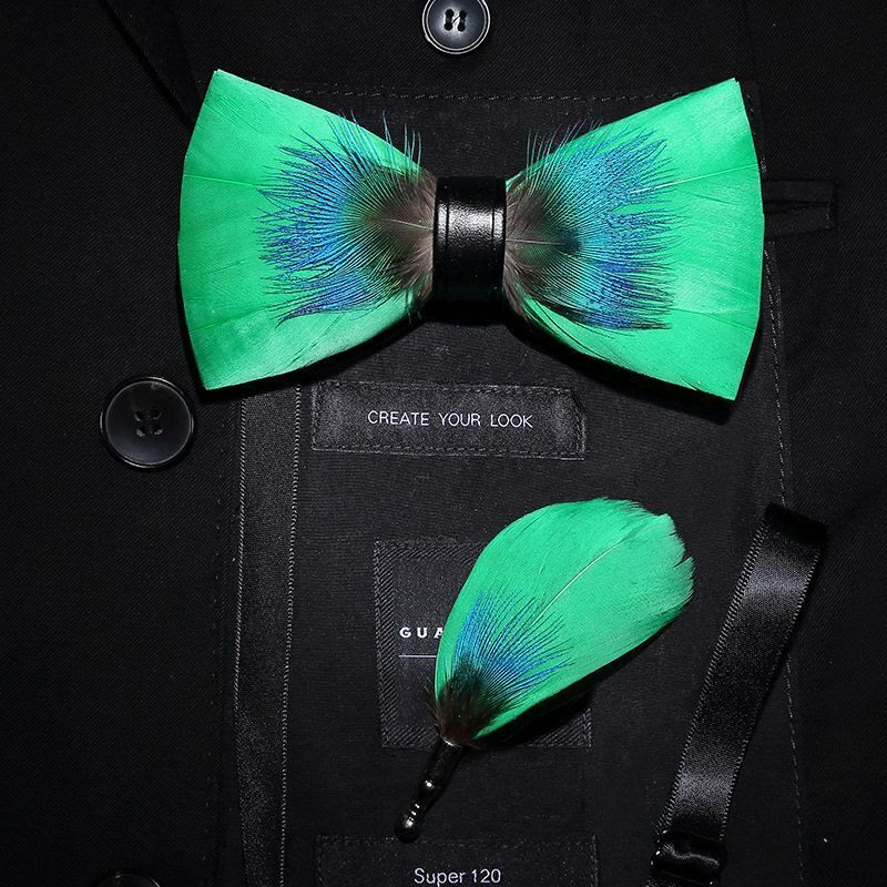 Papillon con piume blu e verde con spilla da bavero - Adulto - image 0