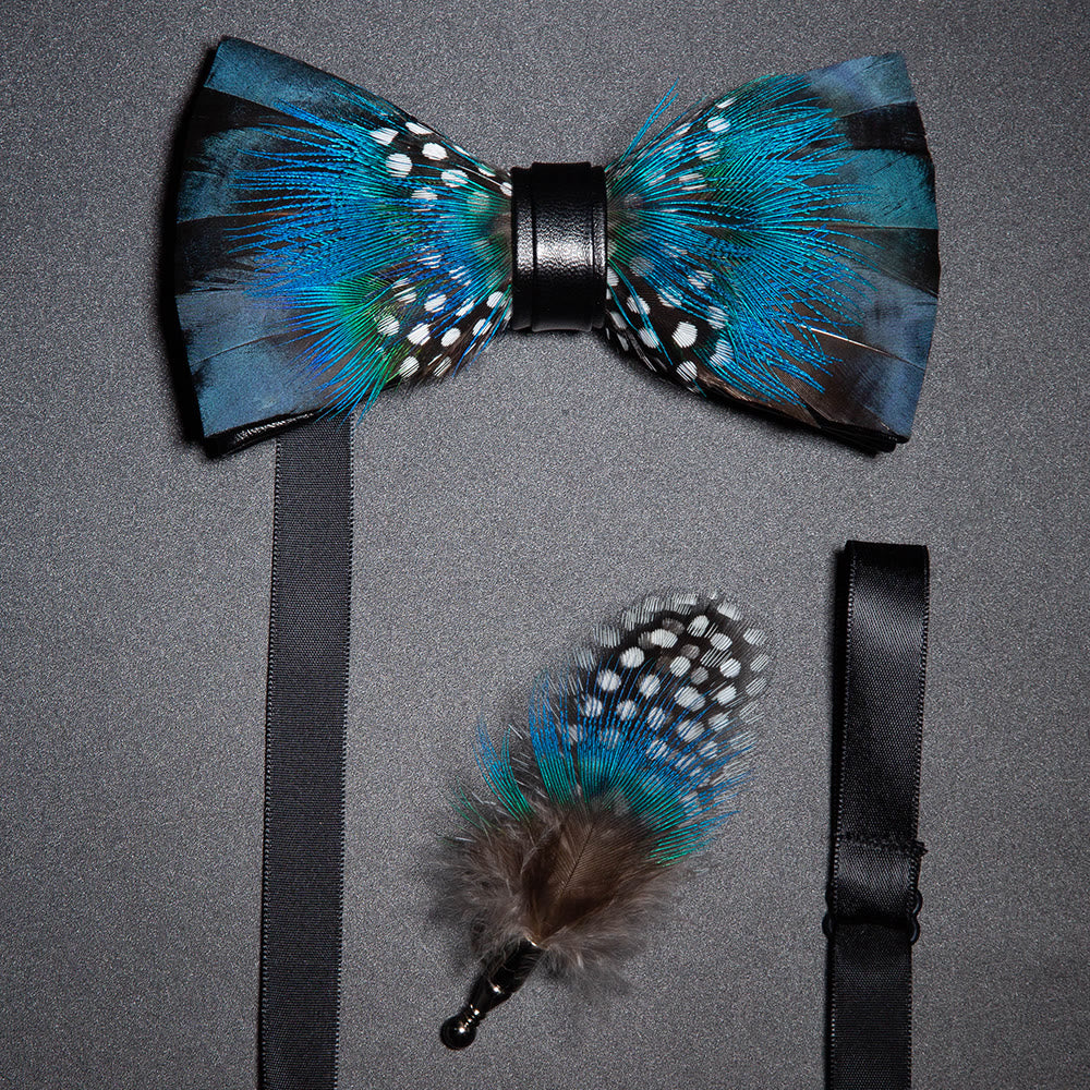 Papillon con piume di pavone blu e nere con spilla da bavero - Blu e nero - image 0