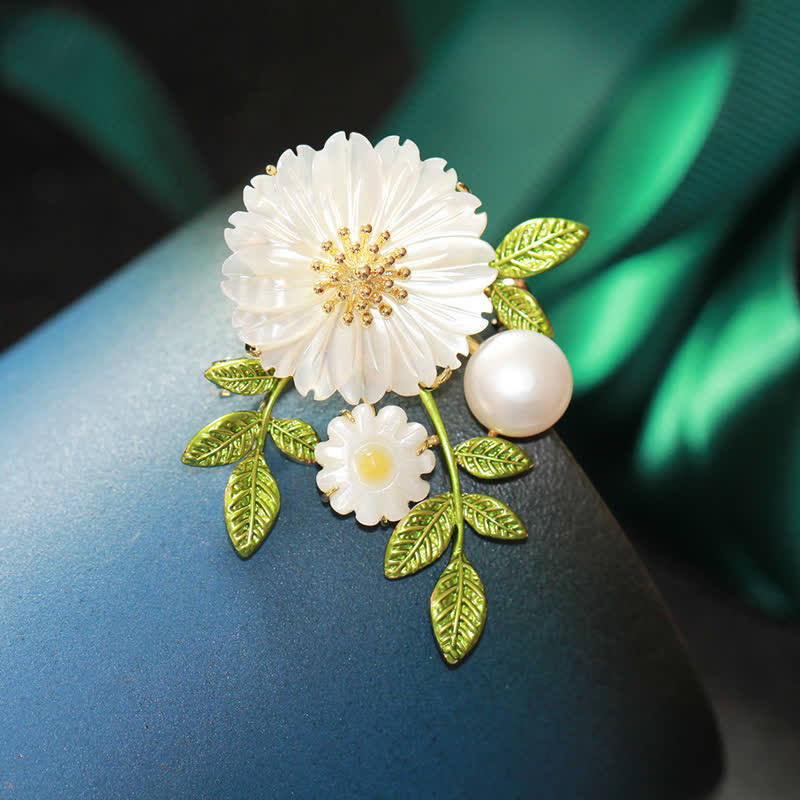 Spilla romantica da donna con perle e conchiglia a margherita - image 1