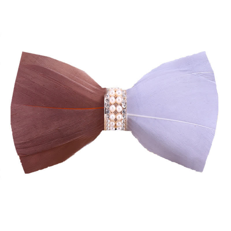 Papillon con piume di perle lucide marroni e bianche con spilla da bavero - Marrone e bianco - image 0