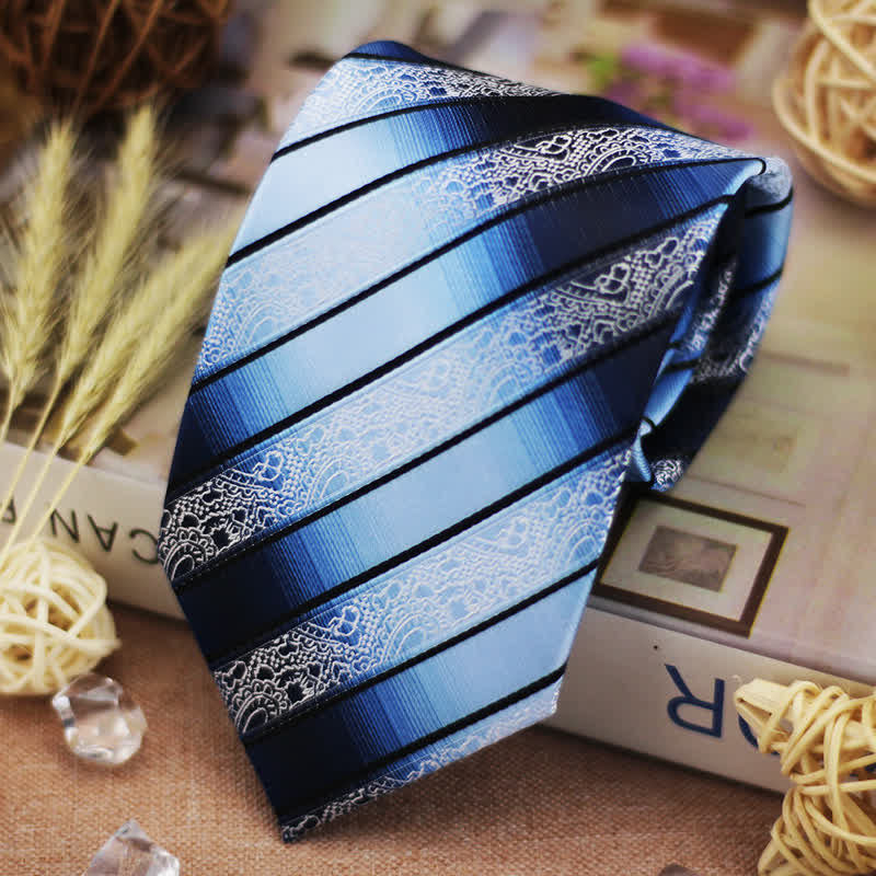 Cravatta da uomo a righe Paisley sfumate in tonalità di blu - Tonalità di blu - image 0