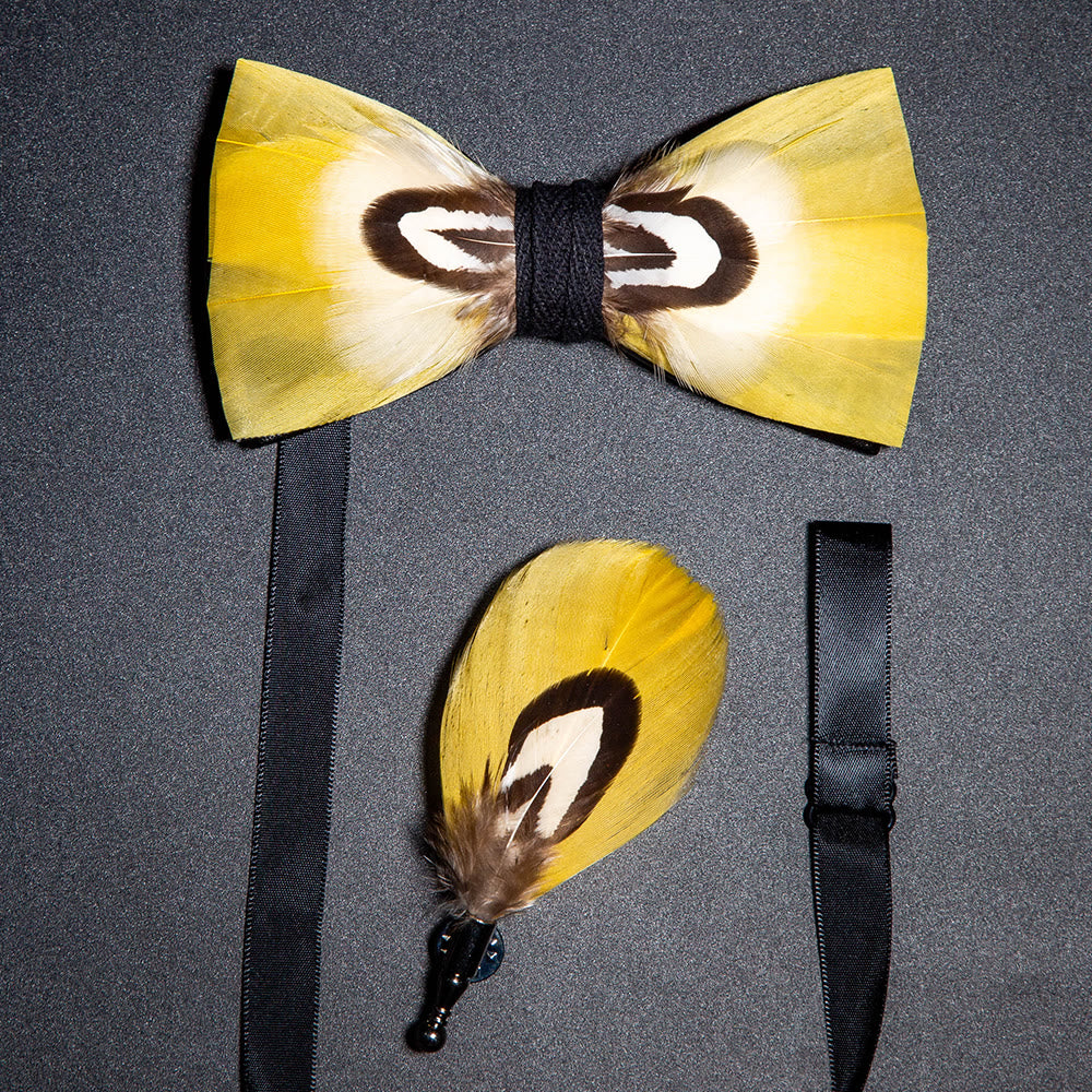 Papillon con piume di pappagallo giallo per bambini con spilla da bavero - Adulto - image 1