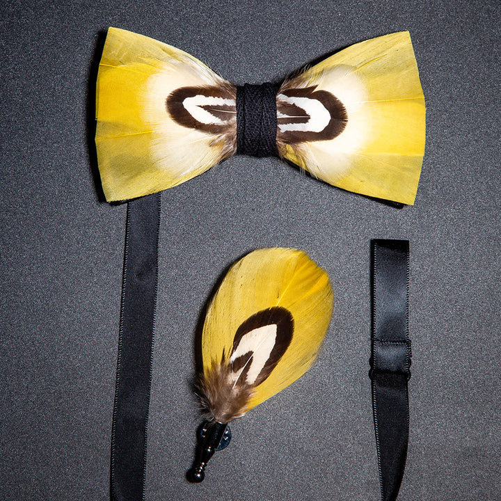 Papillon con piume di pappagallo giallo per bambini con spilla da bavero - Adulto - image 1