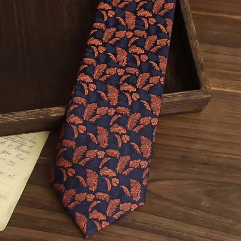 Cravatta da uomo con stampe di piume arancioni e blu navy - image 2