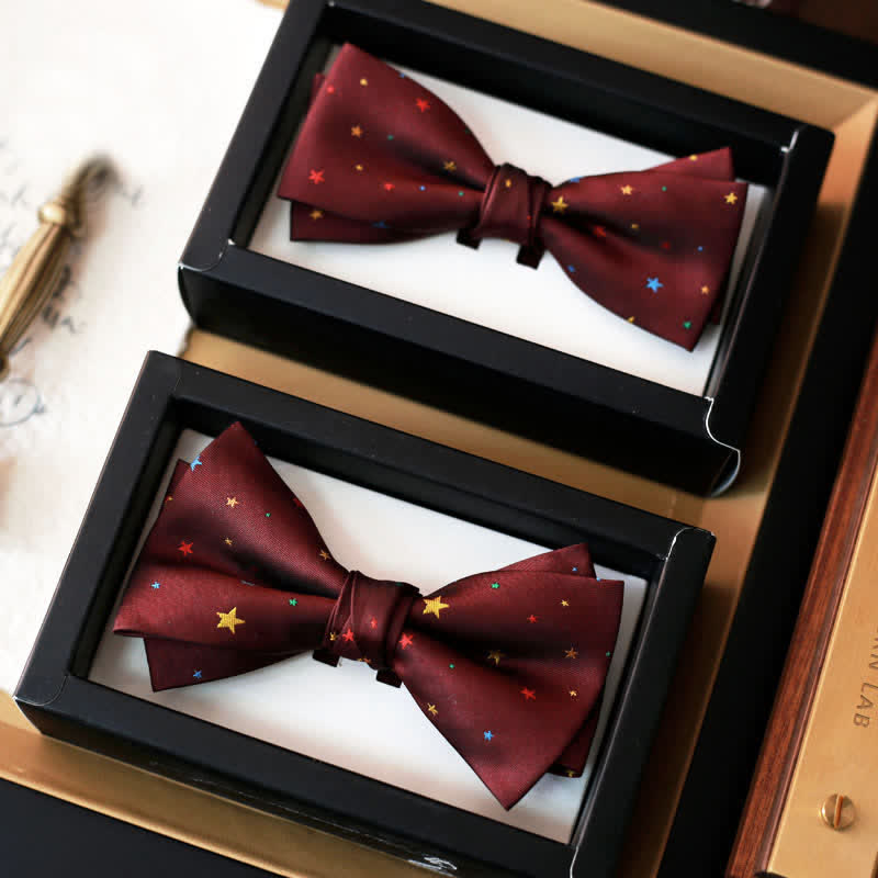 Papillon da uomo con stelle scintillanti colorate bordeaux - image 0