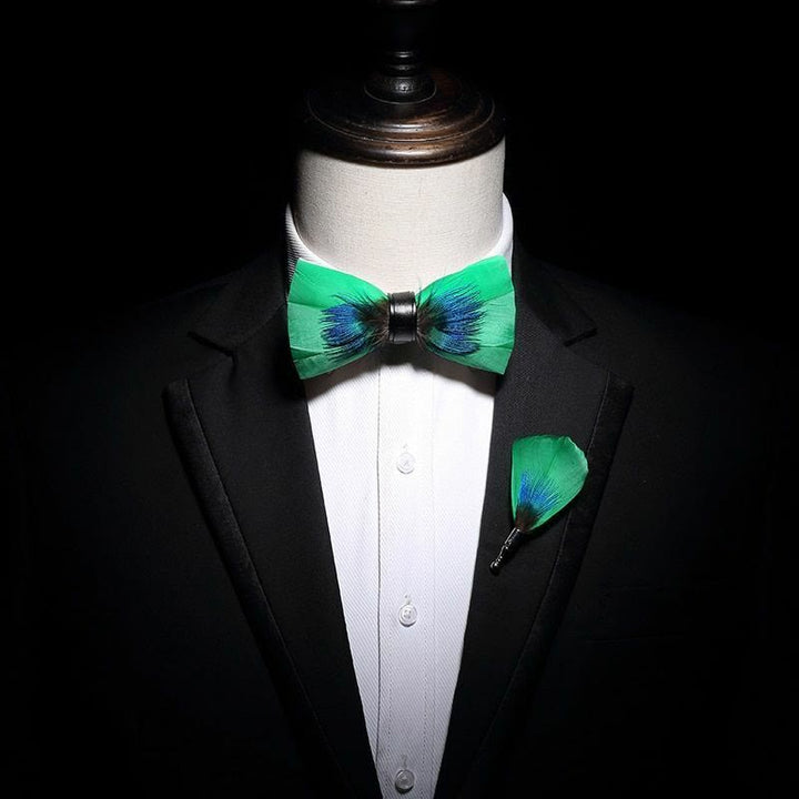 Papillon con piume blu e verde per bambini con spilla da bavero - image 3