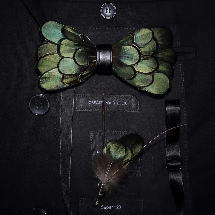 Papillon classico con piume verde oliva scuro per bambini con spilla da bavero - Adulto - image 2