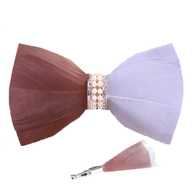 Papillon con piume di perle lucide marroni e bianche con spilla da bavero - image 3