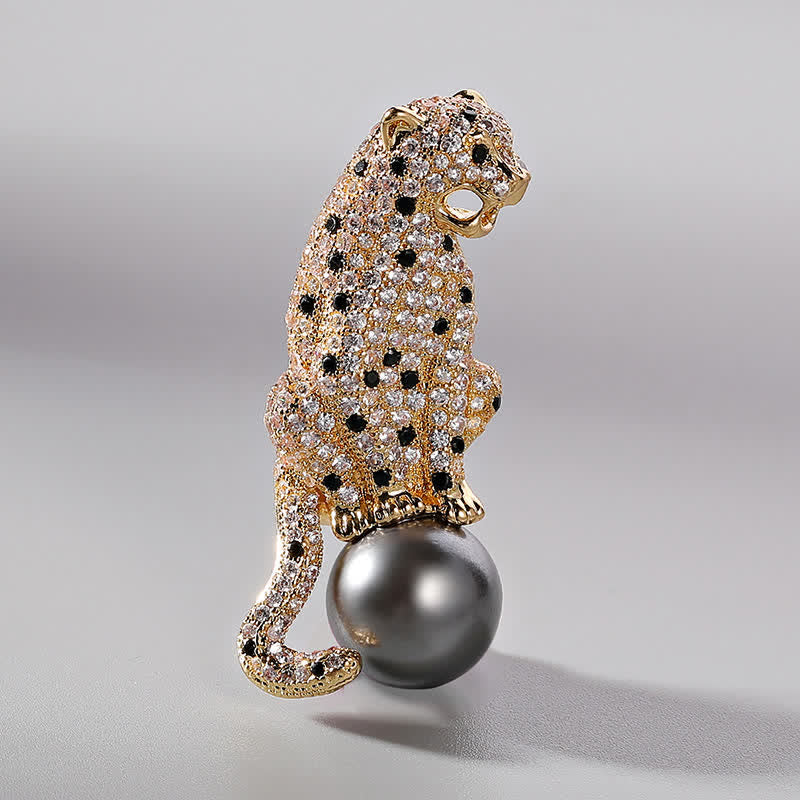 Spilla da uomo con leopardo seduto sulla perla - Grigio - image 1
